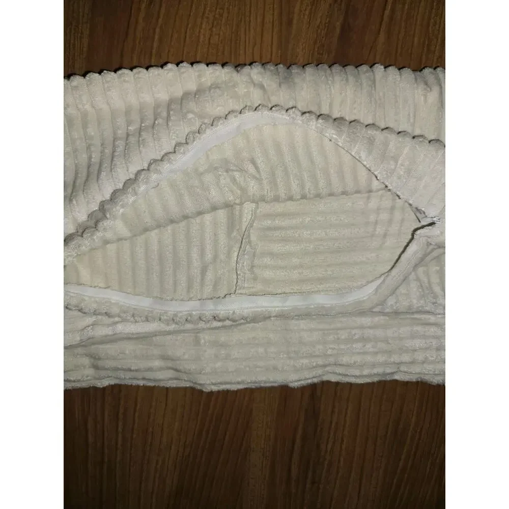 Set Of 2 Beige Ribbed Cotton Pillow Covers 18x18 - Picture 4 of 5